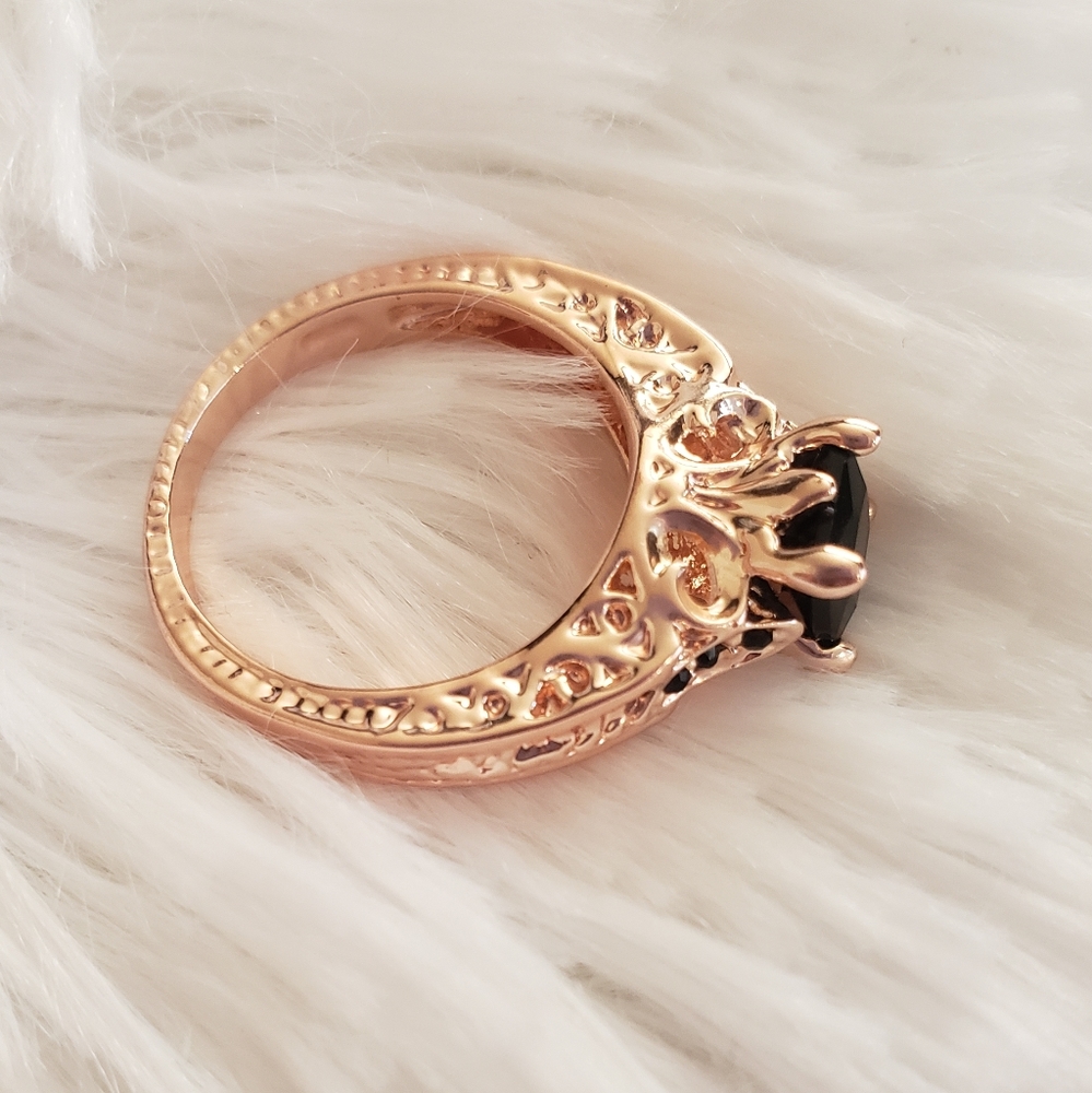 Rose Gold Onyx Ring - Picture 8 of 9